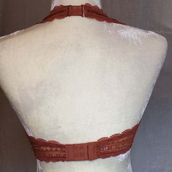 NWT Victoria’s Secret halter bralette. Size medium - Picture 2 of 3